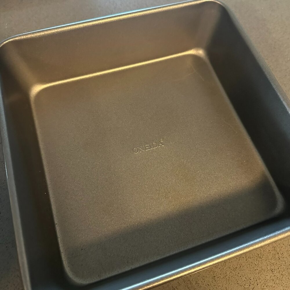 Oneida - 8" Non-Stick Square Cake Pan